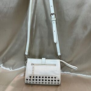 Linea Pelle crossbody studded white scalloped crossbody.    8-H3Cb